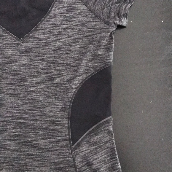 ✨Lululemon mesh panel top - Picture 5 of 7
